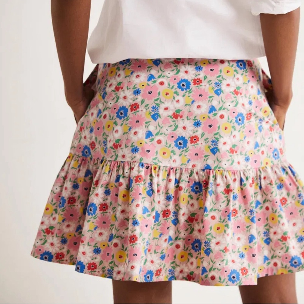 Boden Mini Skirt with 2 pockets Floral Poplin Tiered, size 6